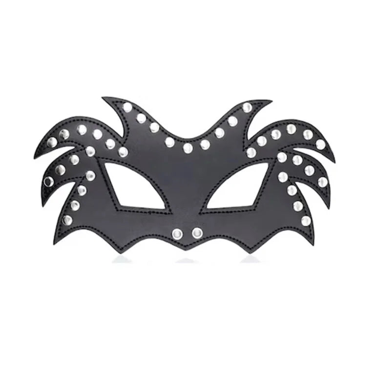 Máscara cuerina con tachas